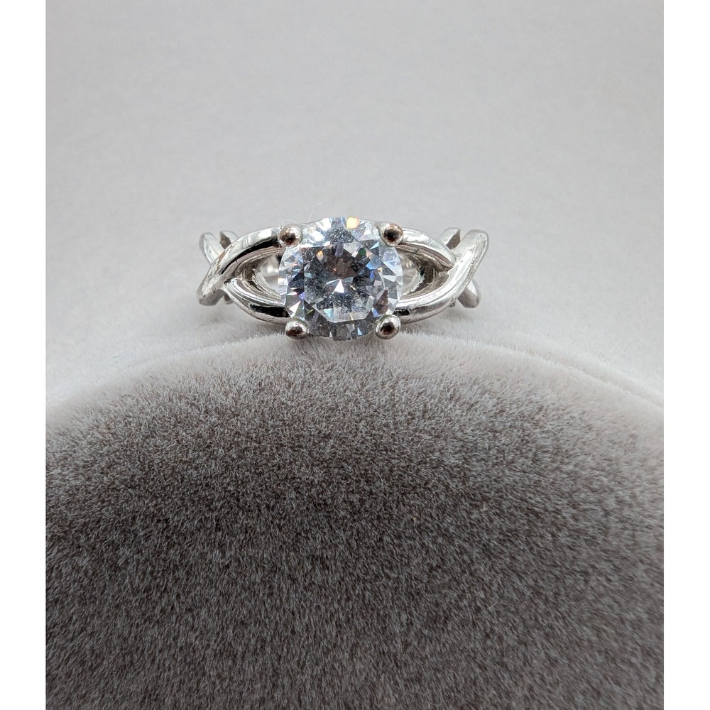 Avon Silver Tone Round Cubic Zirconia Infinity Twist Solitaire Ring Size 5